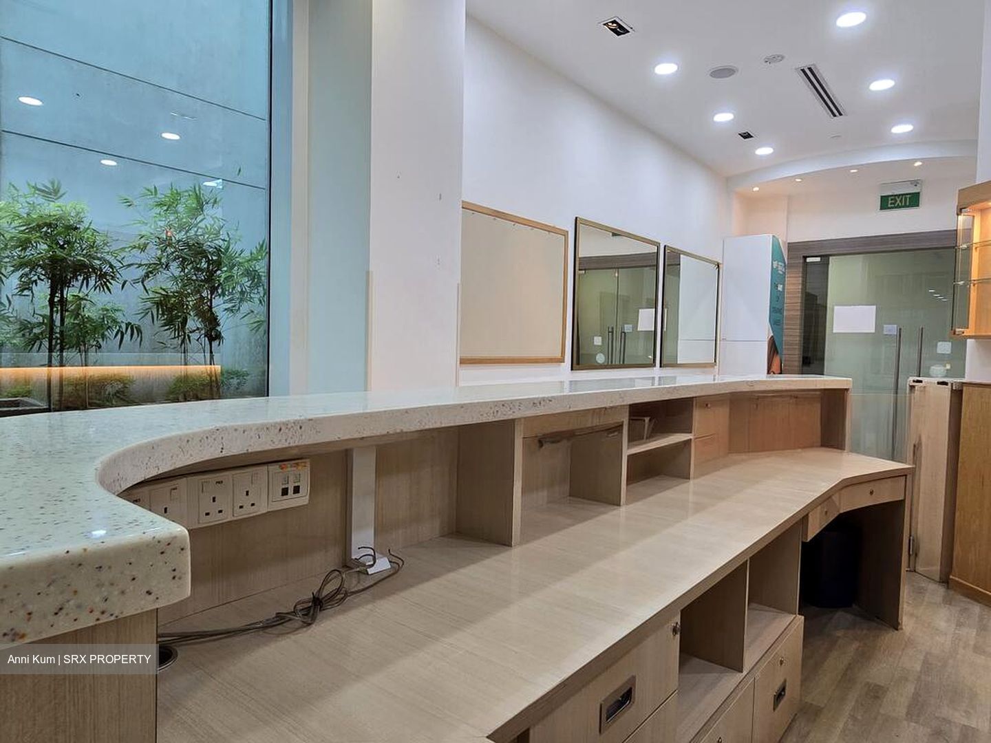 SQUARE 2 (D11), Retail #497413441